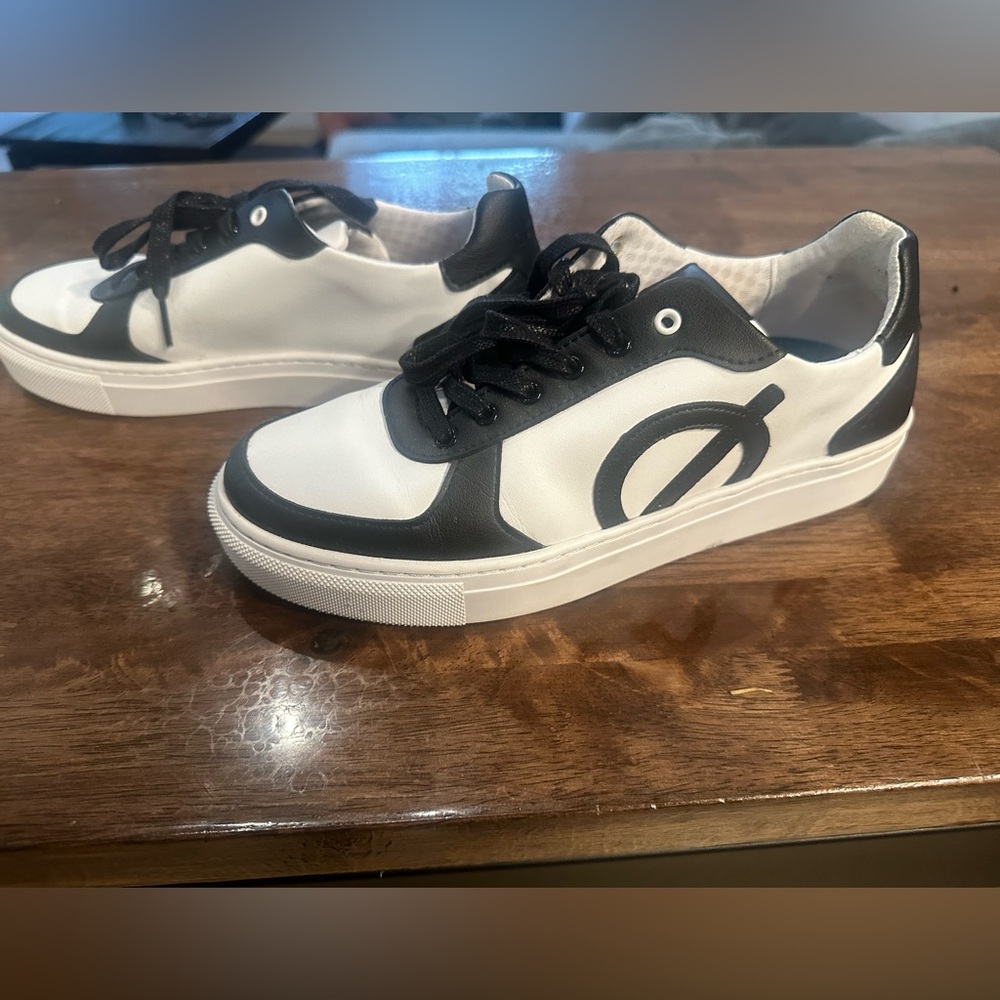 LOCI Shoes